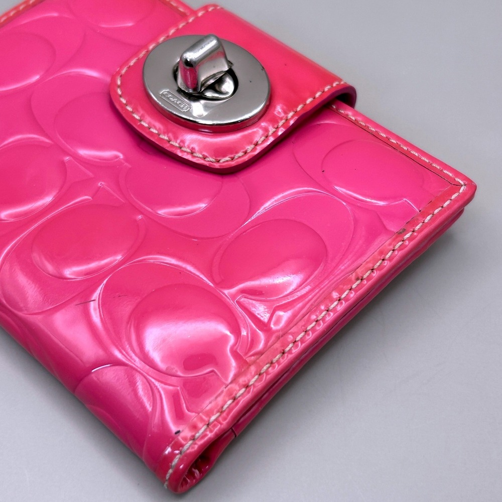 Coach Y2K Pink Patent Leather Signature C Embossed Silver Turnlock Medium Wallet - Picture 13 of 14